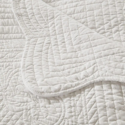 Kelzarro™ Oversized Quilted Throw Blanket – White Scalloped Edge Bed Blanket 60x72"